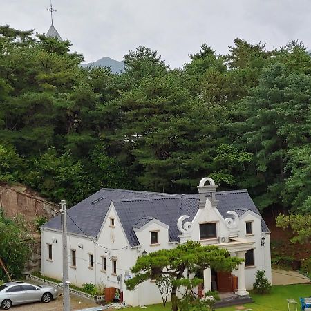 The Castle Stay Chuncheon Exteriör bild