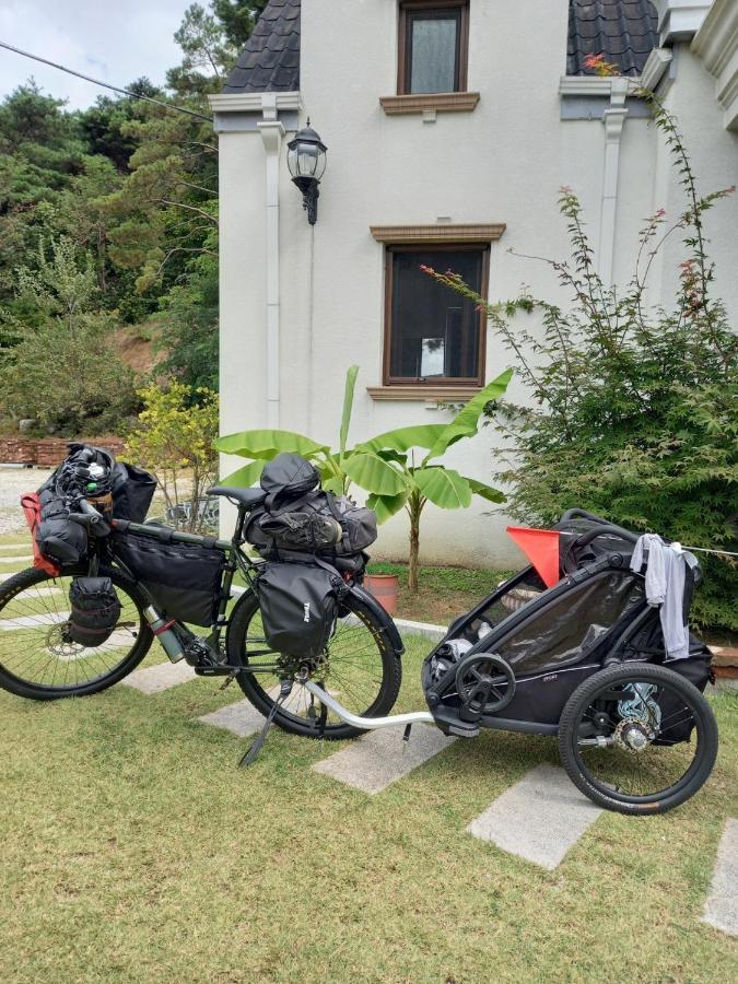 The Castle Stay Chuncheon Exteriör bild