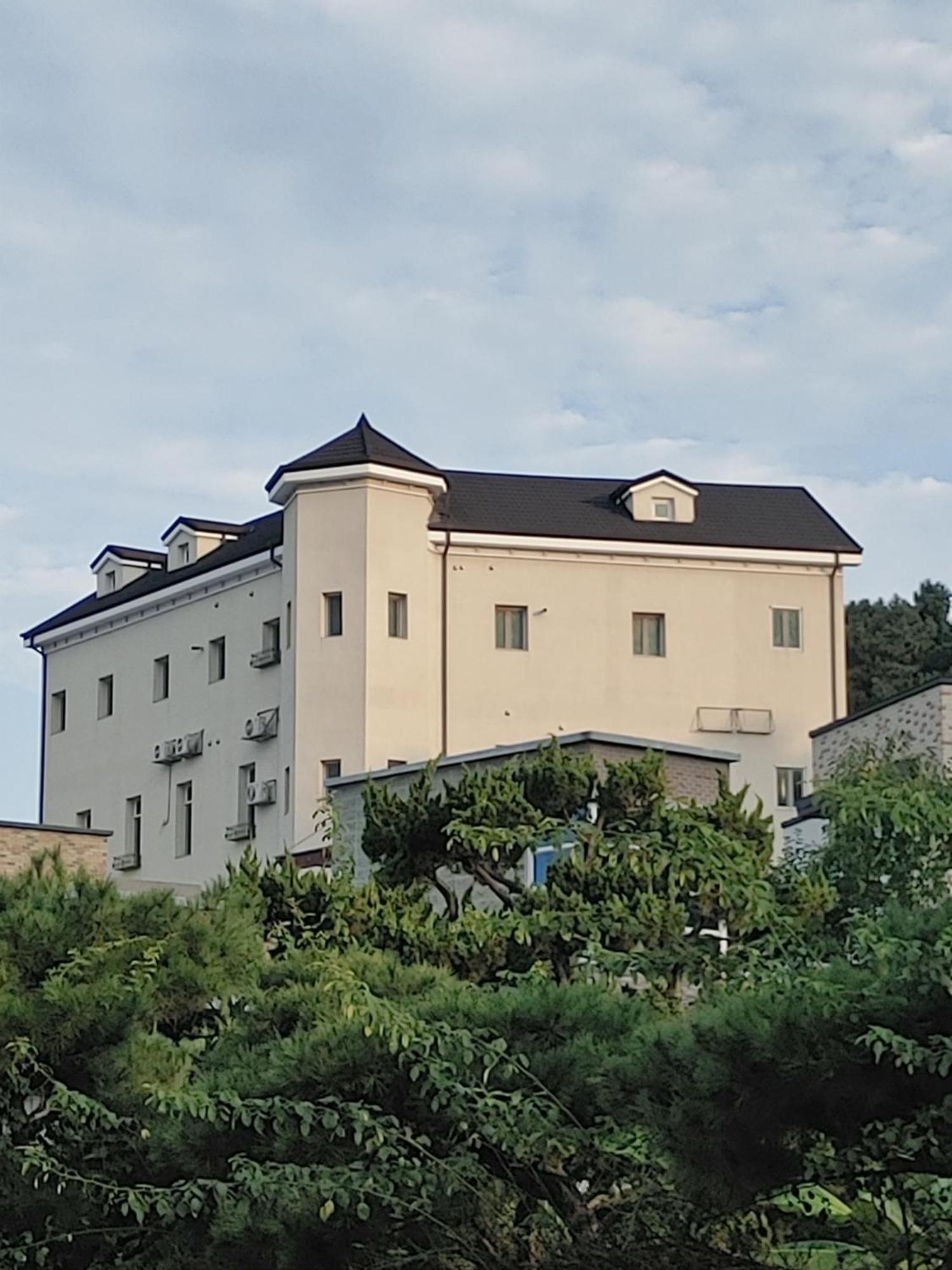 The Castle Stay Chuncheon Exteriör bild