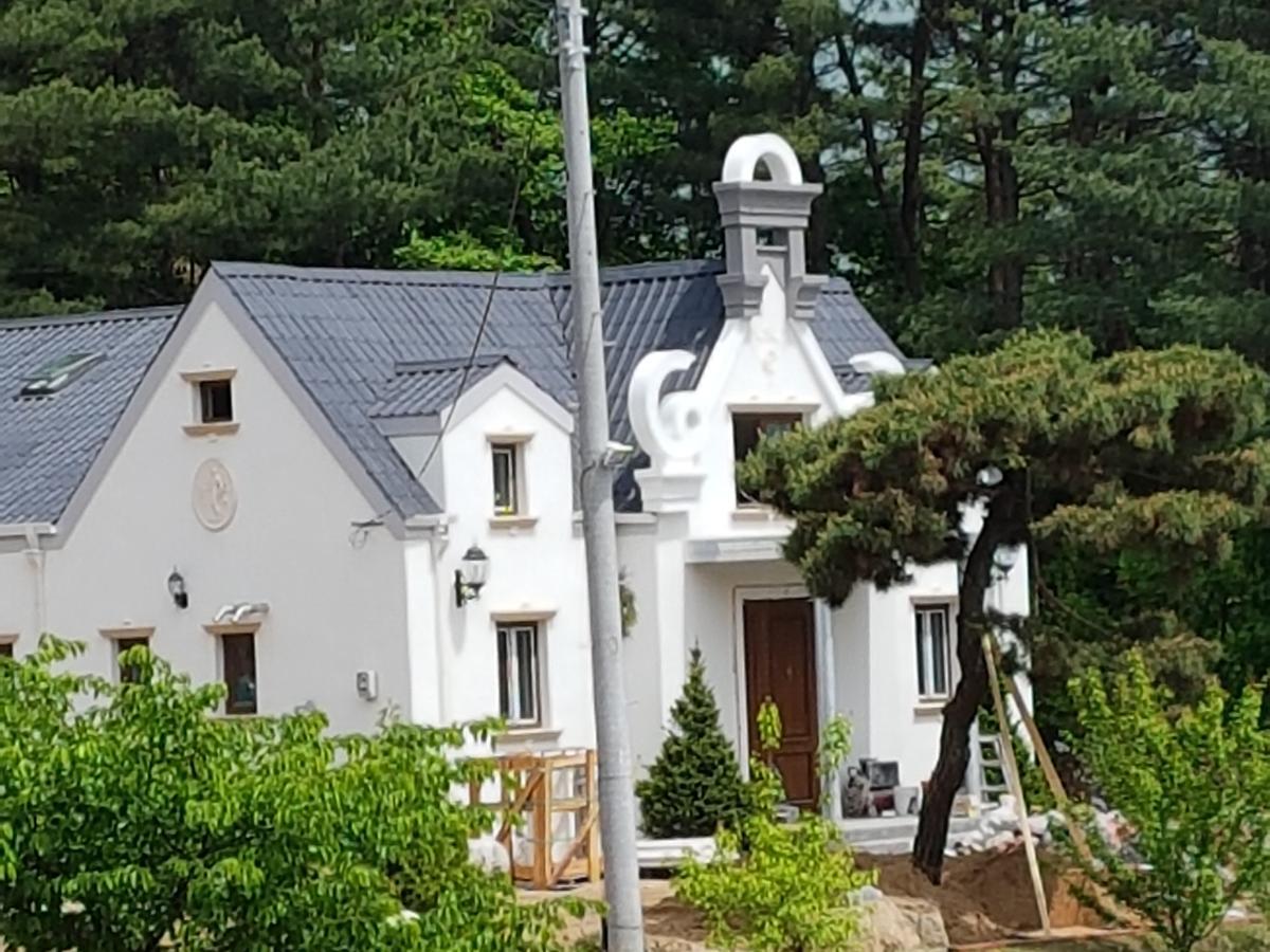 The Castle Stay Chuncheon Exteriör bild