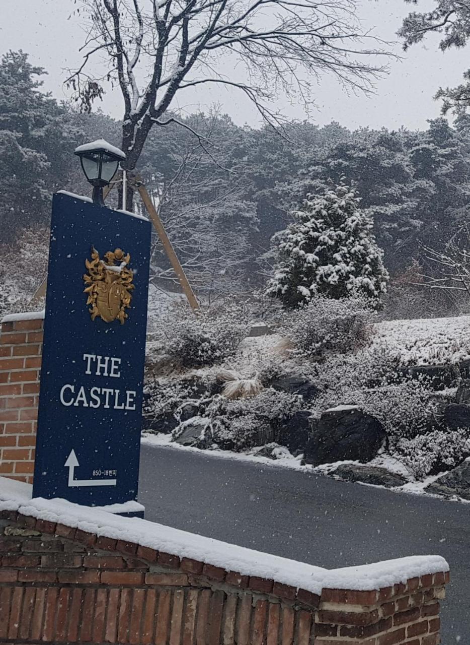 The Castle Stay Chuncheon Exteriör bild