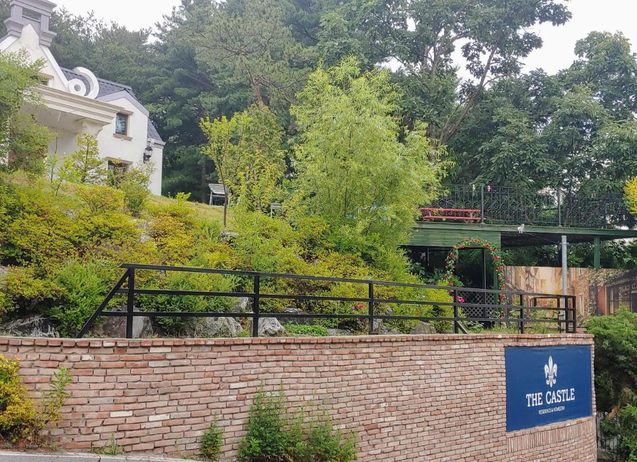 The Castle Stay Chuncheon Exteriör bild